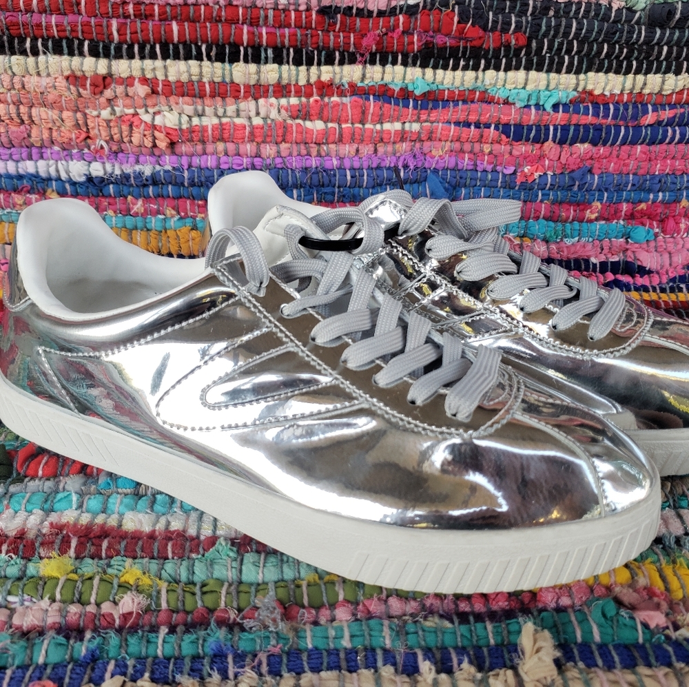 Silver metallicTretorn tennis shoes m9